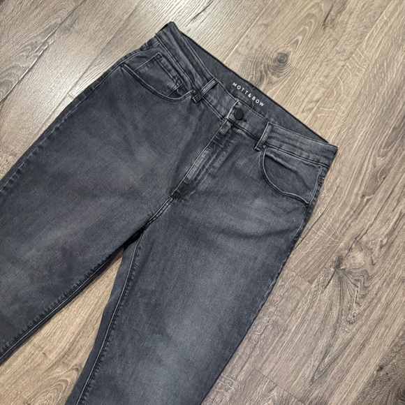 Elegant Gray Ankle Jeans for Women - Picture 7 of 9